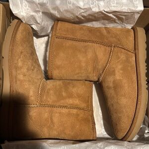 Youth UGG Classic II Tan Suede Boots Size 5